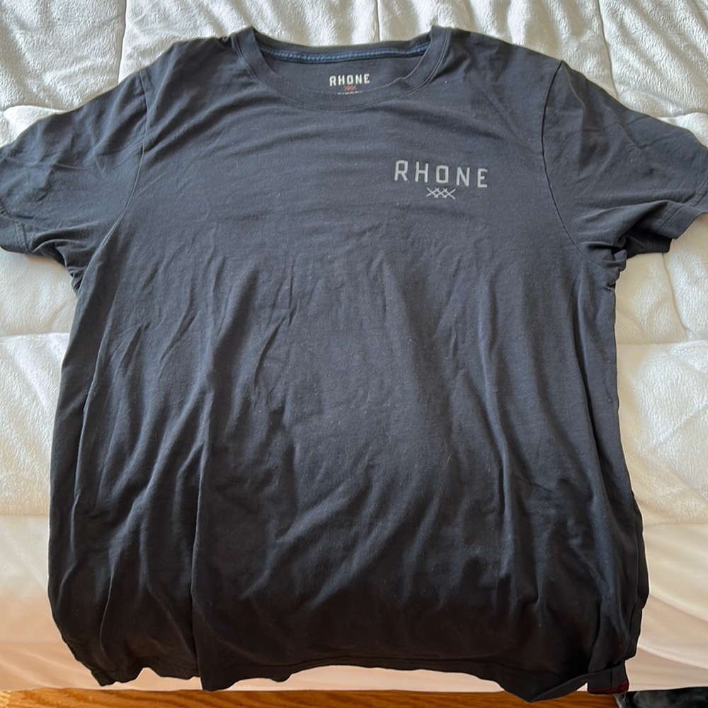 Black Rhône medium athletic workout shirt.